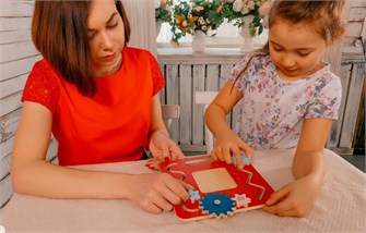 {{photo.Alt || photo.Description || 'Бизиборд «В дорогу» Приоритет'}}