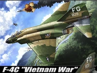 12294  авиация  F-4C Phantom "Vietnamese War"  (1:48) 8809258921844