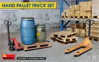 35606  наборы для диорам  HAND PALLET TRUCK SET  (1:35) 4820183313072