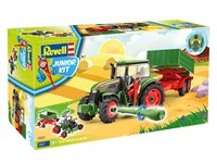 00817  техника и вооружение  Tractor &amp; Trailer with Figure Junior Kit  (1:20) 4009803008172