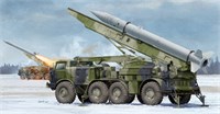 01025  техника и вооружение  Ракетный комплекс  9P113 TEL w/9M21 Rocket of 9K52 Luna-M  (1:35) 9580208010250