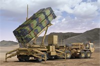 01037  техника и вооружение  ЗРК  M983 HEMTT &amp; M901 Launching Station of MIM-104F Patriot  (1:35) 9580208010373