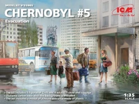 35905  фигуры  Chernobyl#5. Evacuation (4 adults, 1 child and luggage)  (1:35) 4823044408191