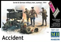 MB3590  фигуры  Accident Soviet &amp; German military men, summer, 1941  (1:35) 4820113080388