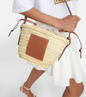 Плетеная сумка Paula's Ibiza Anagram Loewe, бежевый 2089388