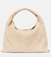 Hop Large Intrecciato плечевая сумка из замши Bottega Veneta, Ecru-Muse Brass 25641932