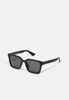 Солнцезащитные очки Gucci, черный 13589641