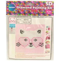 89763 Картинка из алмазной мозаики Кошка в розовых очках, 15*15 см (частичное заполнение). В набор входят: основа 15*15 см с клейким слоем, покрытым защитной пленкой, пластиковый стилус, пластиковое блюдце, стразы. В пакете с бумажным держателем 817598291