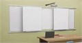 Рельсовая раздвижная система с 4-мя меловыми/маркерными досками, интерактивной доской и проектором Skilo 2974