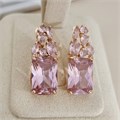 Серьги с крупным камнем Каталог >> Бижутерия >> Ювелирная бижутерия коллекция "Дубай" покрытие позолота, вставка: стекло и фианиты, цвет: розовый, арт.313.579 313.579