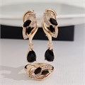 Комплект ювелирной бижутерии коллекция "Дубай" серьги и кольцо 19 р, покрытие позолота, вставка: фианиты и цирконы, цвет: черный и прозрачный, арт.215.740-19 215.740-19