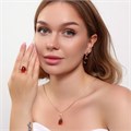 Комплект ювелирной бижутерии коллекция "Дубай" серьги, кулон и кольцо 19 р, покрытие позолота, вставка: искусственный камень бордового цвета, арт.314.804-19 314.804-19