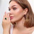 Комплект ювелирной бижутерии коллекция "Дубай" серьги и кольцо 18 р, покрытие позолота, вставка: фианиты, цвет: изумрудный и прозрачный, арт.215.396-18 215.396-18