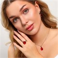 Комплект ювелирной бижутерии серьги, кулон и кольцо 18 р, покрытие: посеребрение, вставка: фианит, цвет: красный, арт.213.896-18 213.896-18