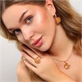 Крупный комплект ювелирной бижутерии коллекция "Дубай" серьги, кулон и кольцо 19 р, покрытие: позолота вставка: фианиты, искусственный камень, сухоцветы, цвет: прозрачный и желтый, арт.213.881-19 213.881-19