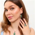 Крупный комплект ювелирной бижутерии с камнем серьги, кулон и кольцо 20 р, покрытие: посеребрение, вставка: фианиты и ювелирный пластик, цвет: графитовый и зеленый, арт.314.581-20 314.581-20