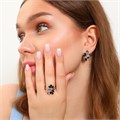 Комплект Каталог >> Бижутерия >> Ювелирная бижутерия в форме цветов серьги и кольцо 17 р, покрытие: посеребрение, вставка: фианиты, цвет: черный, арт.314.559-17 314.559-17