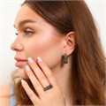 Комплект ювелирной бижутерии дорожка коллекция серьги и кольцо 17 р, покрытие: посеребрение, вставка: цирконы, цвет: черный, арт.213.804-17 213.804-17