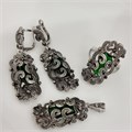 Крупный комплект ювелирной бижутерии серьги, кулон и кольцо 17 р, покрытие: посеребрение, вставка: фианиты, цвет: зеленый, арт.213.508-17 213.508-17