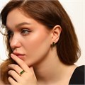 Комплект ювелирной бижутерии коллекция "Дубай" в форме дорожки из камней серьги и кольцо 17 р, покрытие позолота, вставка: фианиты, цвет: зеленый, арт.213.443-17 213.443-17