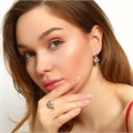 Комплект ювелирной бижутерии коллекция "Дубай" серьги и кольцо 18 р, вставка: фианиты, цвет: прозрачный, арт.213.359-18 213.359-18