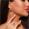 Комплект ювелирной бижутерии коллекция "Дубай" в форме цветов серьги и кольцо 18 р, двойное покрытие позолота и вставка из посеребрения, вставка: фианиты, цвет: черный, арт.214.907-18 214.907-18