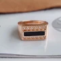Кольцо печатка 22 р мужское Каталог >> Бижутерия >> Ювелирная бижутерия Дубайское золото, покрытие позолота, вставка: фианит и цветная эмаль, цвет: прозрачный и черный, арт.214.858-22 214.858-22