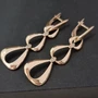 Серьги длинные со съемной подвеской Каталог >> Бижутерия >> Ювелирная бижутерия Дубайское золото, с покрытием позолотой 18К, вставка: фианит, цвет: прозрачный переливающийся, арт.215.084 215.084
