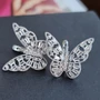 Серьги крупные бабочки Каталог >> Бижутерия >> Ювелирная бижутерия с покрытием посеребрение, вставка: фианиты, цвет: прозрачный переливающийся, арт. 214.654 214.654