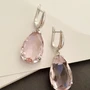 Серьги Каталог >> Бижутерия >> Ювелирная бижутерия крупные под серебро, нежно-розовый камень, арт.001.551 001.551