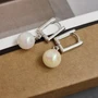 Серьги Каталог >> Бижутерия >> Ювелирная бижутерия коллекция "Дубай" посеребрение, вставка: искусственный жемчуг, цвет: жемчужный, перламутровый, арт. 001.270 001.270