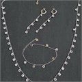 Комплект: серьги, браслет, колье, цвет цепочки серебристый, цвет кристаллов прозрачный, 45259, 032.479 032.479