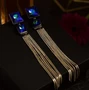 Серьги бижутерия висячие цепочки с крупным камнем, вставка: фианиты, цвет: синий переливающийся, арт.101.262 101.262