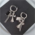 Готические ассиметричные серьги висячие кресты с крупным камнем, покрытие: посеребрение, цвет камня: черный и прозрачный, арт.001.791 001.791