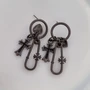 Серьги булавки с крестом, цвет: черный, вставка: стразы черный, арт.001.790 001.790