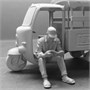 35GM0113  автомобили и мотоциклы  60‘~70’s Saigon Shuttle Motor-Tricycle Depot +driver (2in1) (1:35) 4892667351139