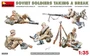 35233  фигуры  SOVIET SOLDIERS TAKING A BREAK  (1:35) 4820183311030