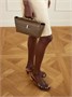 Кожаная сумка-тоут Symmetry Trapeze Pochette Savette, хаки 47339823