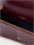 Сумка через плечо Cassandre Envelope из лакированной кожи с ромбовидной стежкой SAINT LAURENT, бордовый 47344414