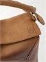 Маленькая сумка на плечо Puzzle Edge из лакированного нубука LOEWE, коричневый 47350806