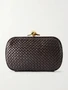 Клатч Knot из кожи intrecciato BOTTEGA VENETA, коричневый 47324349