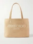 Сумка-тоут из плетеной рафии с вышитым логотипом Avenue JIMMY CHOO, бежевый 47338607