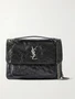 Niki medium crinkled glossed-leather shoulder bag SAINT LAURENT, черный 47345041