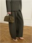 Маленькая сумка-тоут The Turismo из текстурированной замши JACQUEMUS, хаки 47338241