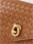 Сумка на плечо средняя из кожи Intrecciato Knot Lock BOTTEGA VENETA, коричневый 47344404
