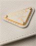Кошелек из кожи Saffiano с плечевым ремнем Prada, белый 47349942