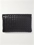 Средняя кожаная сумка-клатч intrecciato BOTTEGA VENETA, черный 47323802