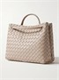 Andiamo средняя сумка-тоут из кожи Intrecciato BOTTEGA VENETA, бежевый 47338236