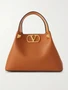 Кожаная сумка на плечо с декоративным элементом VLogo VALENTINO GARAVANI, коричневый 47345676