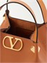 Кожаная сумка на плечо с декоративным элементом VLogo VALENTINO GARAVANI, коричневый 47345676